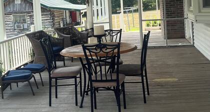 Charming 3-bedroom house with AC and WiFi in Pulaski
