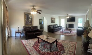 Smart TV, fireplace - Charming 3-bedroom house with AC and WiFi in Pulaski (Pulaski)