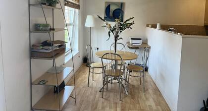 Nantwich - Sleeps 4 - Parking - Town 10mins walk