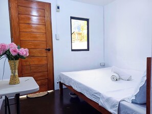 Desk, laptop workspace, soundproofing, free WiFi - Isla Linaw Siargao (General Luna)
