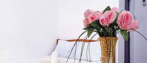 Skrivebord, skrivebord for bærbar PC, lydisolert og wi-fi (inkludert)