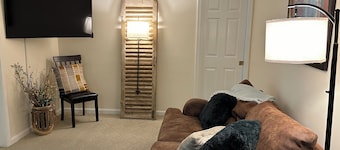Experience Loudon charm near Tellico Lake in Tellico Village-private suite.