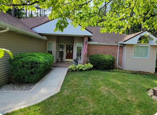 Experience Tellico Lake in Central Tellico Village-private suite, non-smoking. 