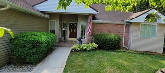 Experience Tellico Lake in Central Tellico Village-private suite, non-smoking. 