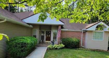 Experience Tellico Lake in Central Tellico Village-private suite, non-smoking.