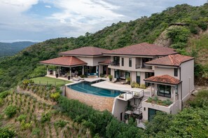 Exterior - Exclusive Villa: Gym, Infinity Pool & Housekeeping – Casa Symbiotica (Playa Flamingo)