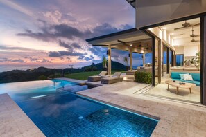 Pool - Exclusive Villa: Gym, Infinity Pool & Housekeeping – Casa Symbiotica (Playa Flamingo)