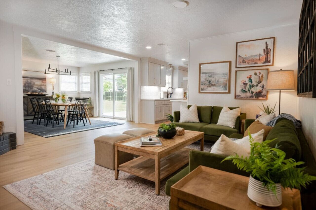 Emerald Oak Retreat, Office with Murphy Bed, Large Backyard