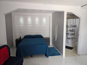 1 slaapkamer, een strijkplank/strijkijzer, gratis wifi, beddengoed