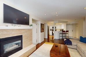 TV, fireplace, DVD player, printers - Cozy condo with gas grill, on the Eagle river, walk to Edwards Riverwalk, (Edwards)