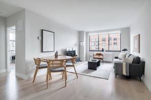 TV, stereo - Chic UES 2BR w/ W/D, Gym & Health Club, nr Cooper Hewitt, by Blueground (Uptown)