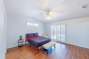 3 室のベッドルーム、アイロン / アイロン台、WiFi、ベッドシーツ