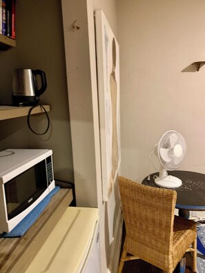 Interior - yellow, Sunny brook Hospital, Glendon college. Private room& washroom (Toronto)