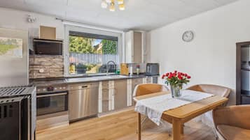 Fridge, stovetop, dishwasher, coffee/tea maker