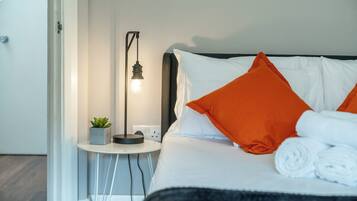 2 bedrooms, desk, iron/ironing board, WiFi