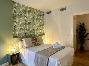 2 soverom, strykejern/-brett, internettilgang og sengetøy