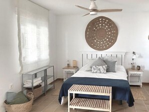 1 habitación, tabla de planchar con plancha, internet y ropa de cama 