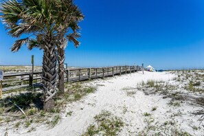 Snorkelling - Beautiful Views of the Sound- Community Pools-Fitness Center-On-Site Restaurants (Pensacola Beach)