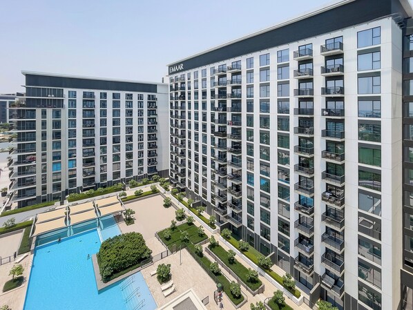 Outdoor pool - Premium Apartments at Executive Residences (Dubai)
