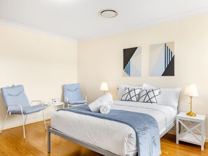 4 bedrooms, iron/ironing board, WiFi, bed sheets