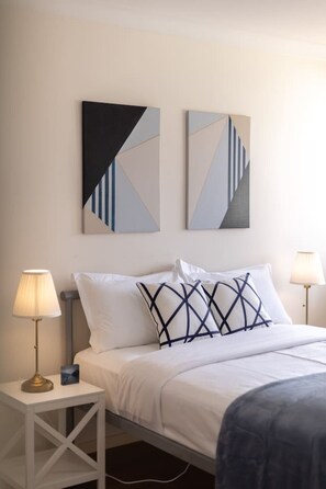 4 bedrooms, iron/ironing board, WiFi, bed sheets