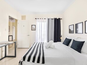1 bedroom, desk, iron/ironing board, WiFi
