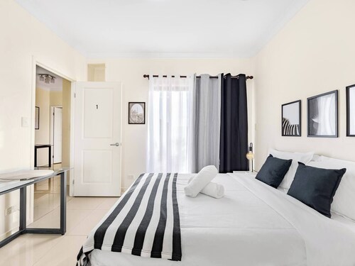 Lovely tiny home at Sunnybank CBD Street Parking