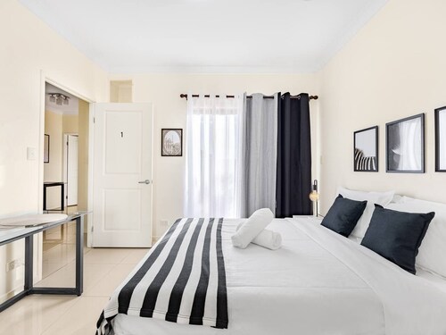 Lovely tiny home at Sunnybank CBD Street Parking