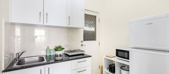 Lovely tiny home at Sunnybank CBD Street Parking