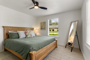 3 makuuhuonetta, silitysrauta/-lauta, vauvan matkasänky, Wi-Fi