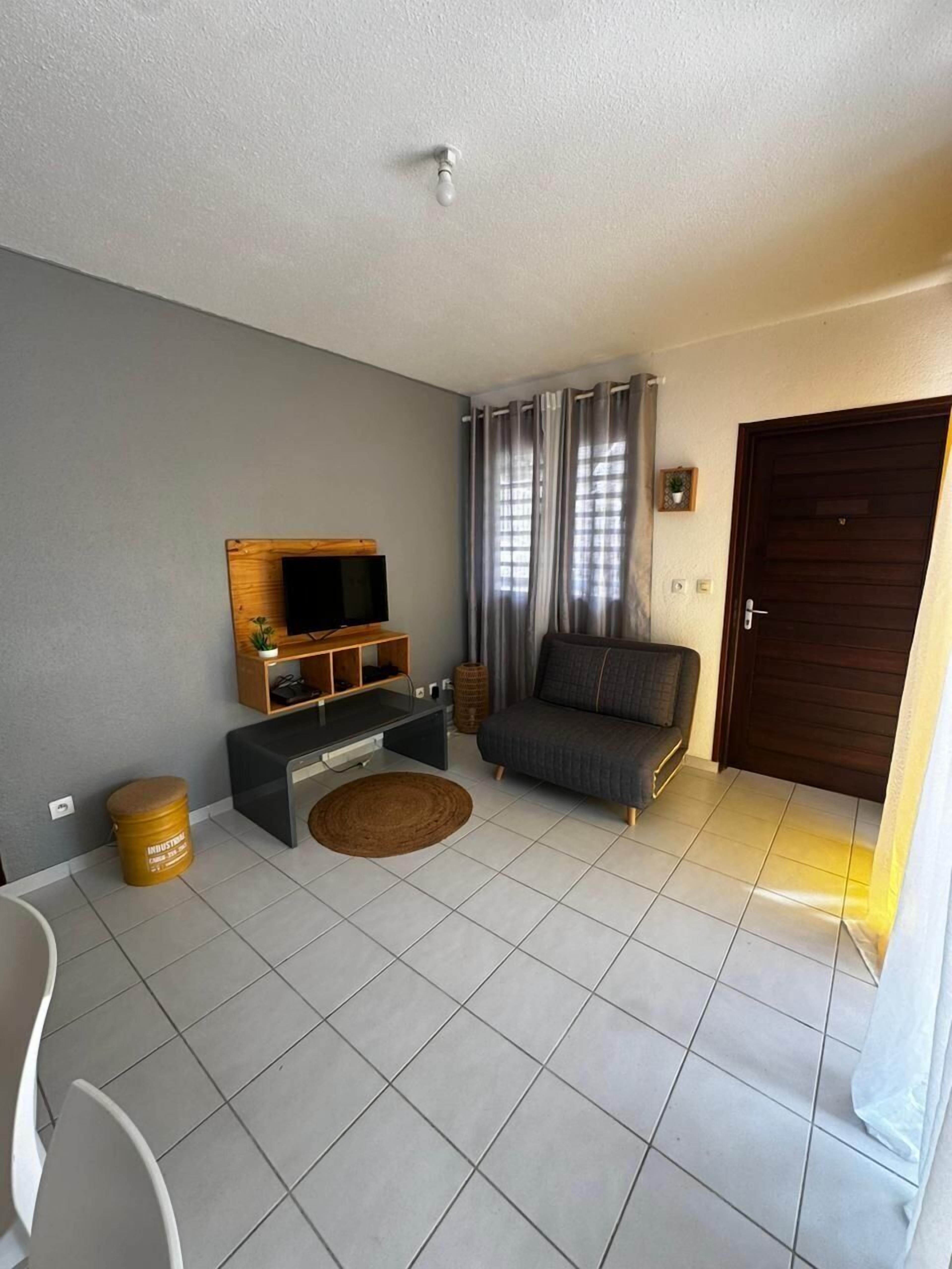 Apartment | Living area | Flat-screen TV