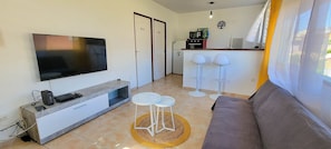 Apartment | Living area | Flat-screen TV - Appartement Cayenne Chic Design Élégant (Cayenne)