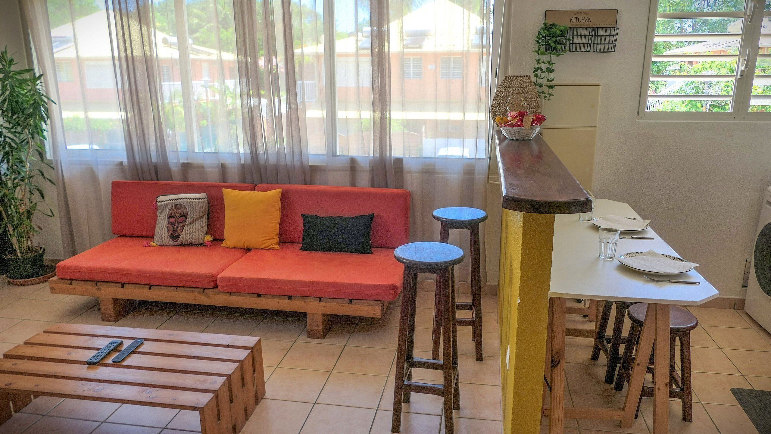 Basic Apartment | Living area | Flat-screen TV