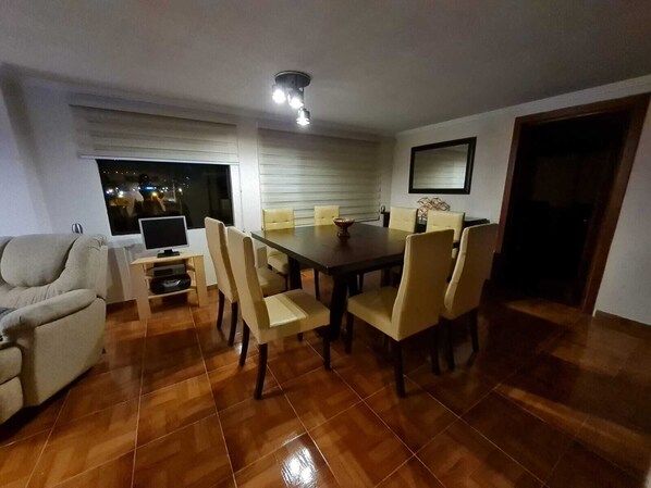Dining - Cozy 2-bedroom apartment in amazing Cuenca with WiFi (Cuenca)