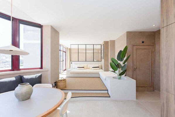 Unclassified image, 1 of 32, button