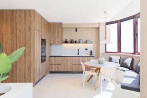 Unclassified image, 3 of 32, button