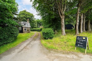 House | 2 bedrooms - Red Squirrel Cottage Pet Friendly Family Adventure Retreat in Aberdeenshire (Alford)
