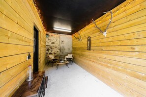 House | 2 bedrooms - Red Squirrel Cottage Pet Friendly Family Adventure Retreat in Aberdeenshire (Alford)