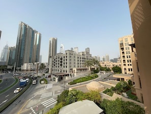 Room - Manzil - 2BR Downtown Near Burj Dubai Mall (Dubai)