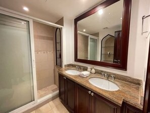 Room - Manzil - 2BR Downtown Near Burj Dubai Mall (Dubai)