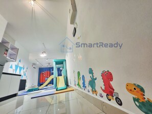 Familieleilighet, balkong | Oppholdsområde | Flatskjerm-TV