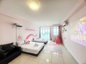 Unicorn Theme Studio Near Ikea/Toppen | Living area - Daya Fun Kids Homestay by SR Home (Johor Bahru)