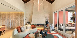 Fernseher, Kamin, Stereoanlage