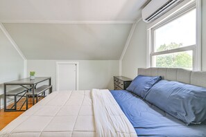 2 bedrooms, Internet, bed sheets - Long Island Duplex By Airport & Train (Valley Stream)