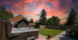 Terrace/patio - 3BR/3BA Craftsman in South Perry—sleeps 8, hot tub, BBQ, Wi‑Fi. (Spokane)