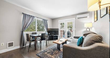 Steps to Manito Park | Home + Private Suite