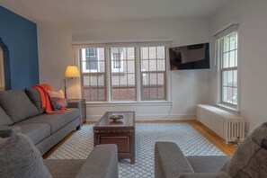 Unclassified image, 5 of 53, button