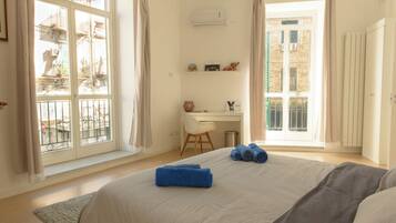 2 bedrooms, in-room safe, desk, iron/ironing board