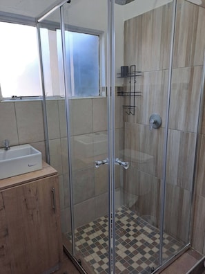 Douche, serviettes fournies