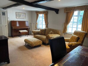 TV, books - The Old Rose And Crown - St Neots (St. Neots)